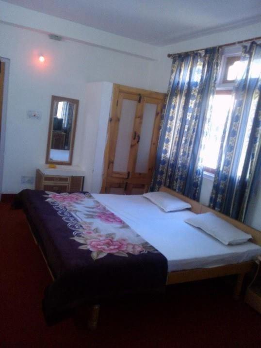 Debbhumi Regency Hotel Sangla Bagian luar foto